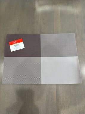 Home Concepts NEW 4 Piece Woven Vinyl Placemats Indoor/Outdoor Square Mocha
